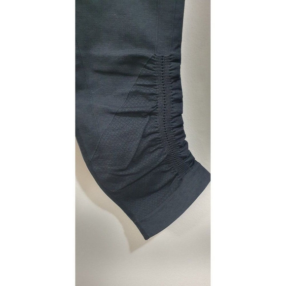 Lululemon Black cropped leggings Size 4 - Picture 5 of 5